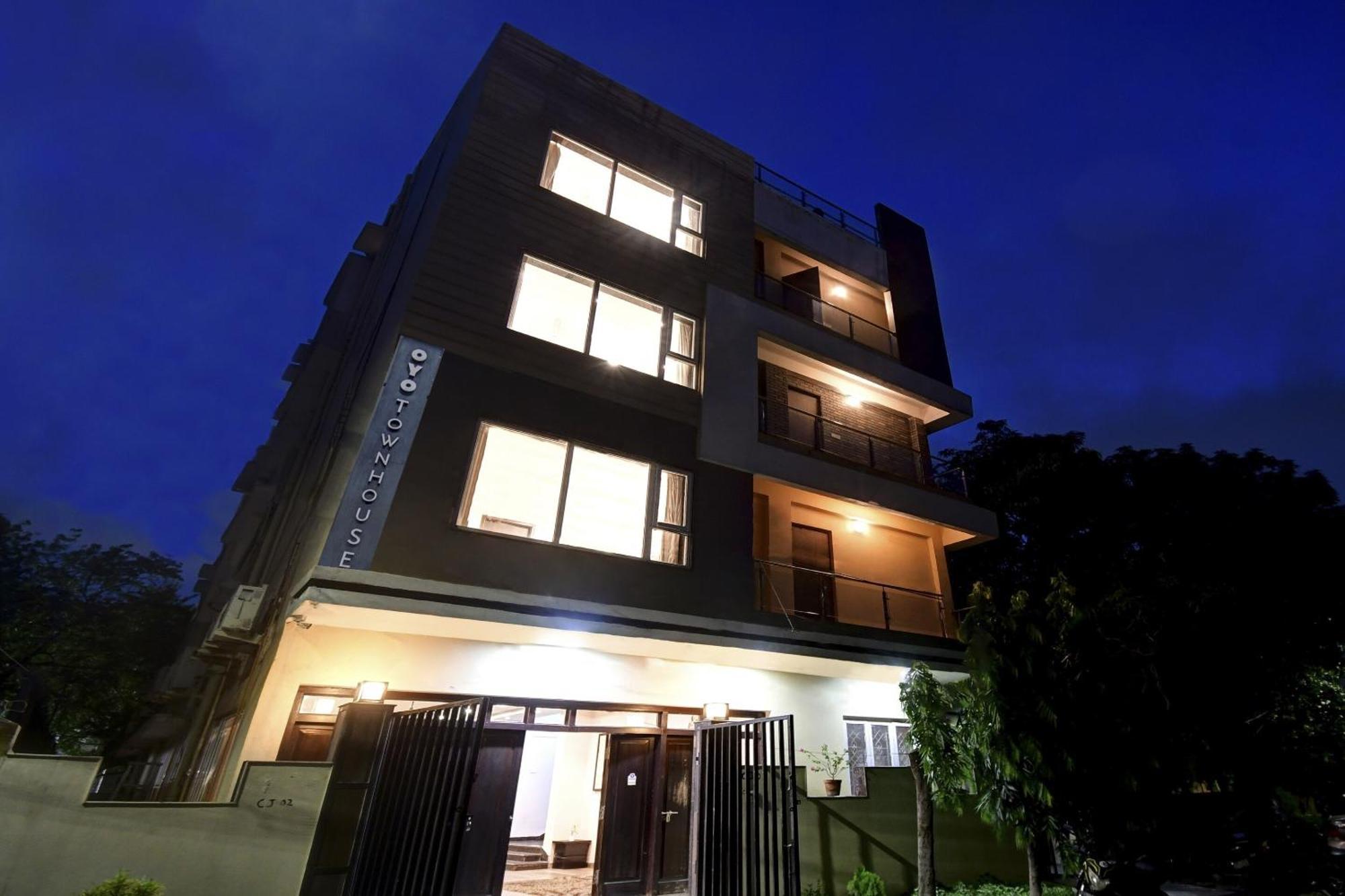 Super Townhouse All In One Колката Екстериор снимка
