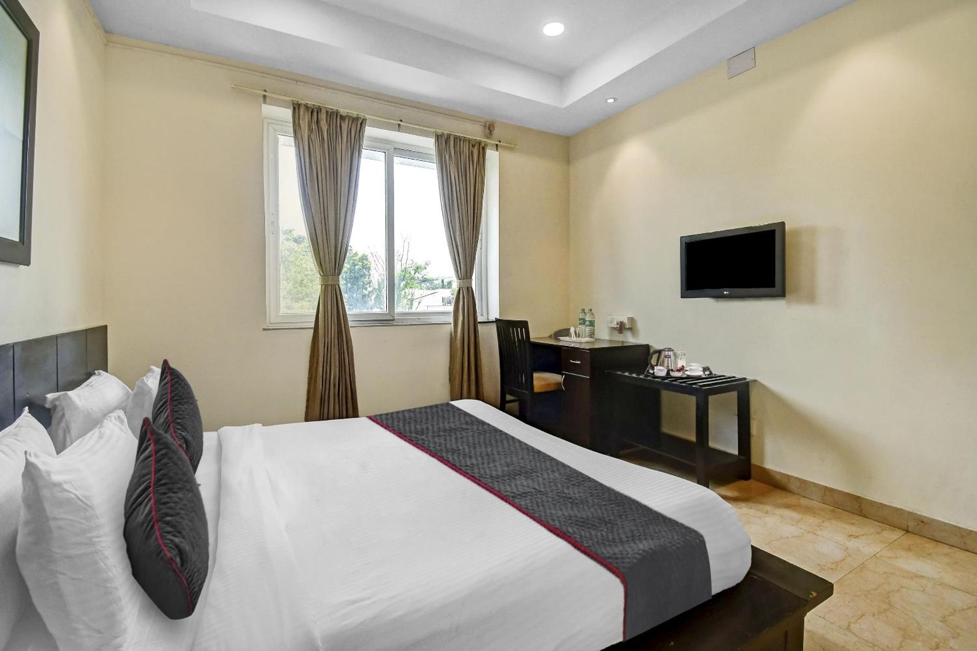 Super Townhouse All In One Колката Екстериор снимка