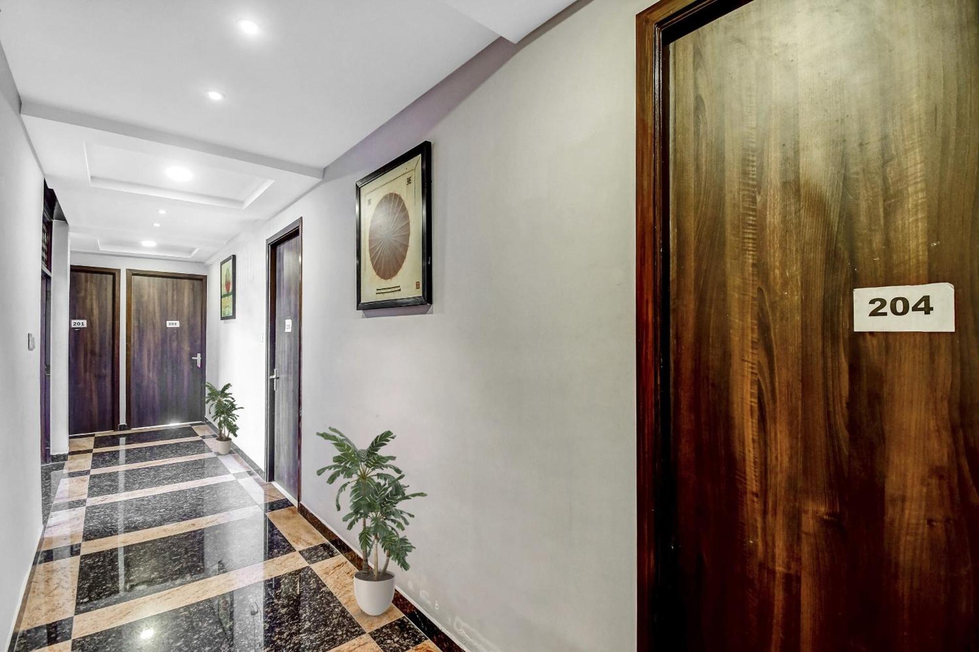 Super Townhouse All In One Колката Екстериор снимка